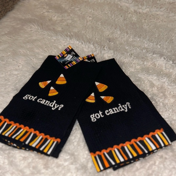 Witch Halloween 2 embroidered hand Towels Set NWT - Picture 1 of 5